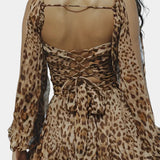 Vestido Mini Skylar con Escote en V y Mangas Ligeras