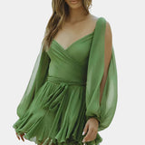 Vestido Mini Skylar con Escote en V y Mangas Ligeras