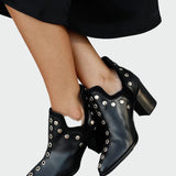Zapatos Elegantes Magdaléna con Clavos y Suela Maciza