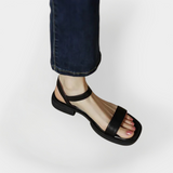 Sandalias de cuero con tacón bajo