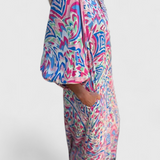 Vestido Maxi Bohemio Carmina con Escote en V y Estampado Abstracto