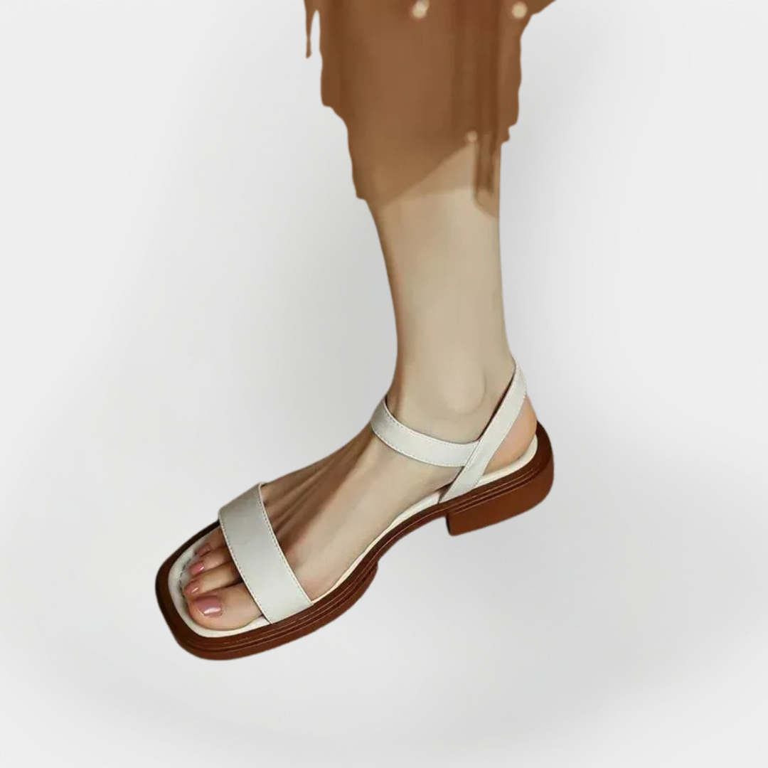 Sandalias de cuero con tacón bajo