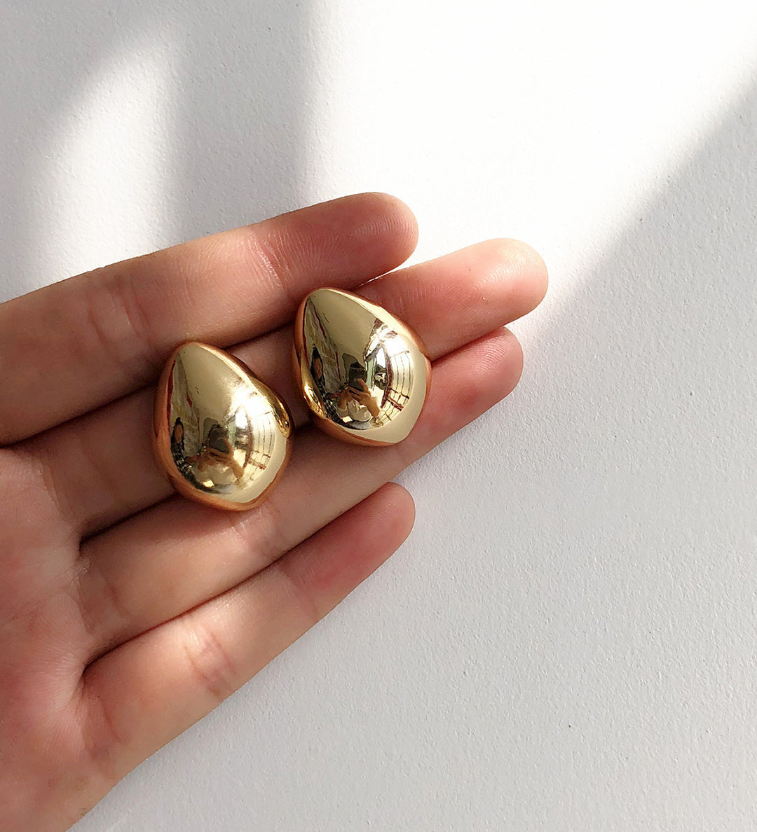 Pendientes Metálicos en Forma de Gota