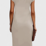 Vestido Midi Atemporal Katrina con Cuello Redondo y Detalle Drapado