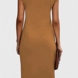 Vestido Midi Atemporal Katrina con Cuello Redondo y Detalle Drapado