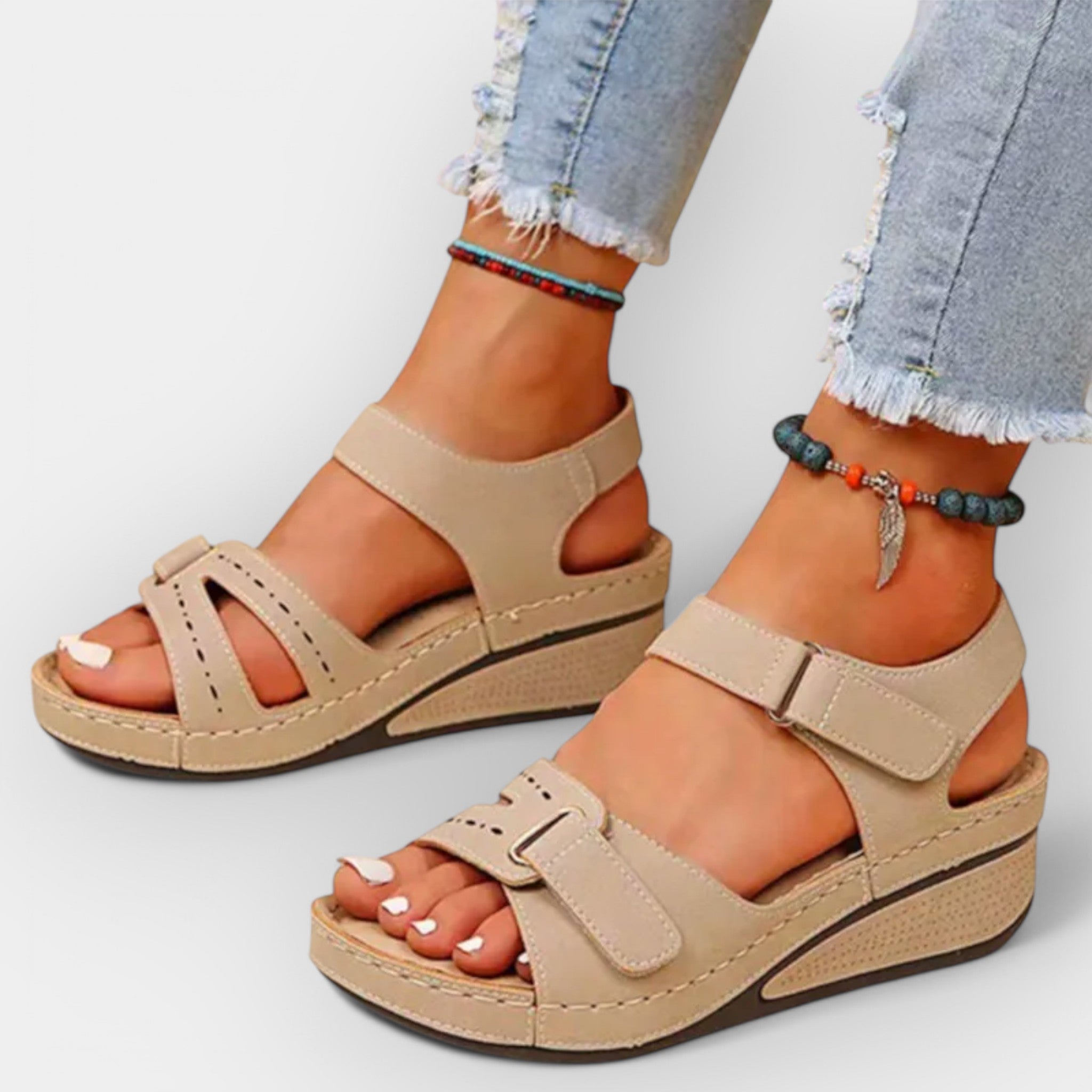 Sandalia abierta con diseño estilizado