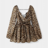 Vestido Mini Skylar con Escote en V y Mangas Ligeras