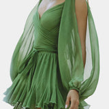 Vestido Mini Skylar con Escote en V y Mangas Ligeras