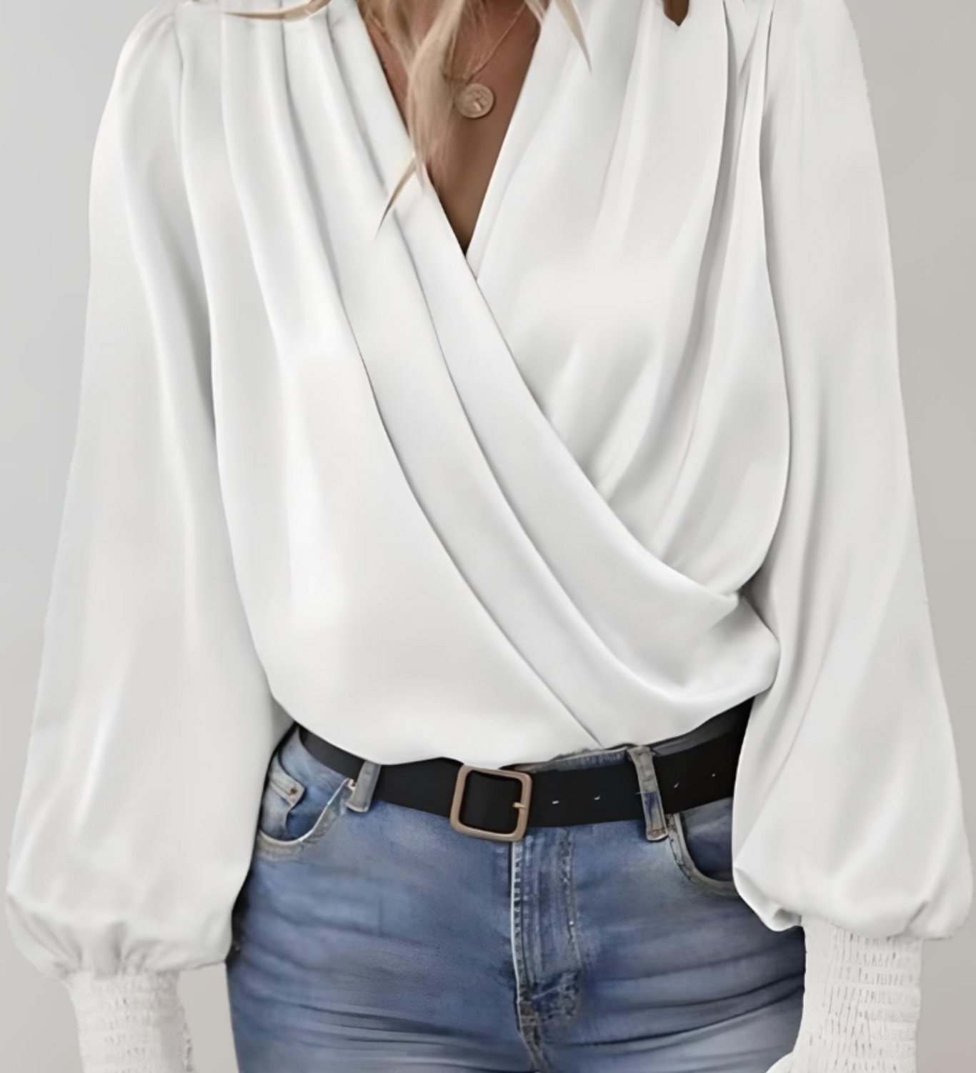 Blusa Elegante de Manga Larga con Escote en V Quinn