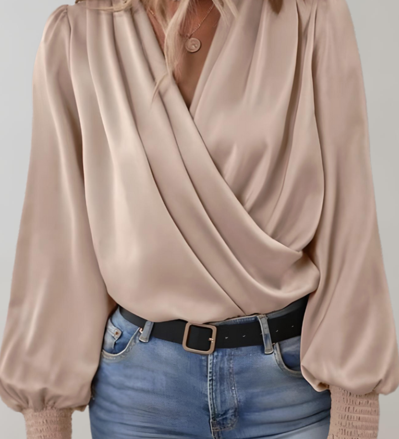 Blusa Elegante de Manga Larga con Escote en V Quinn