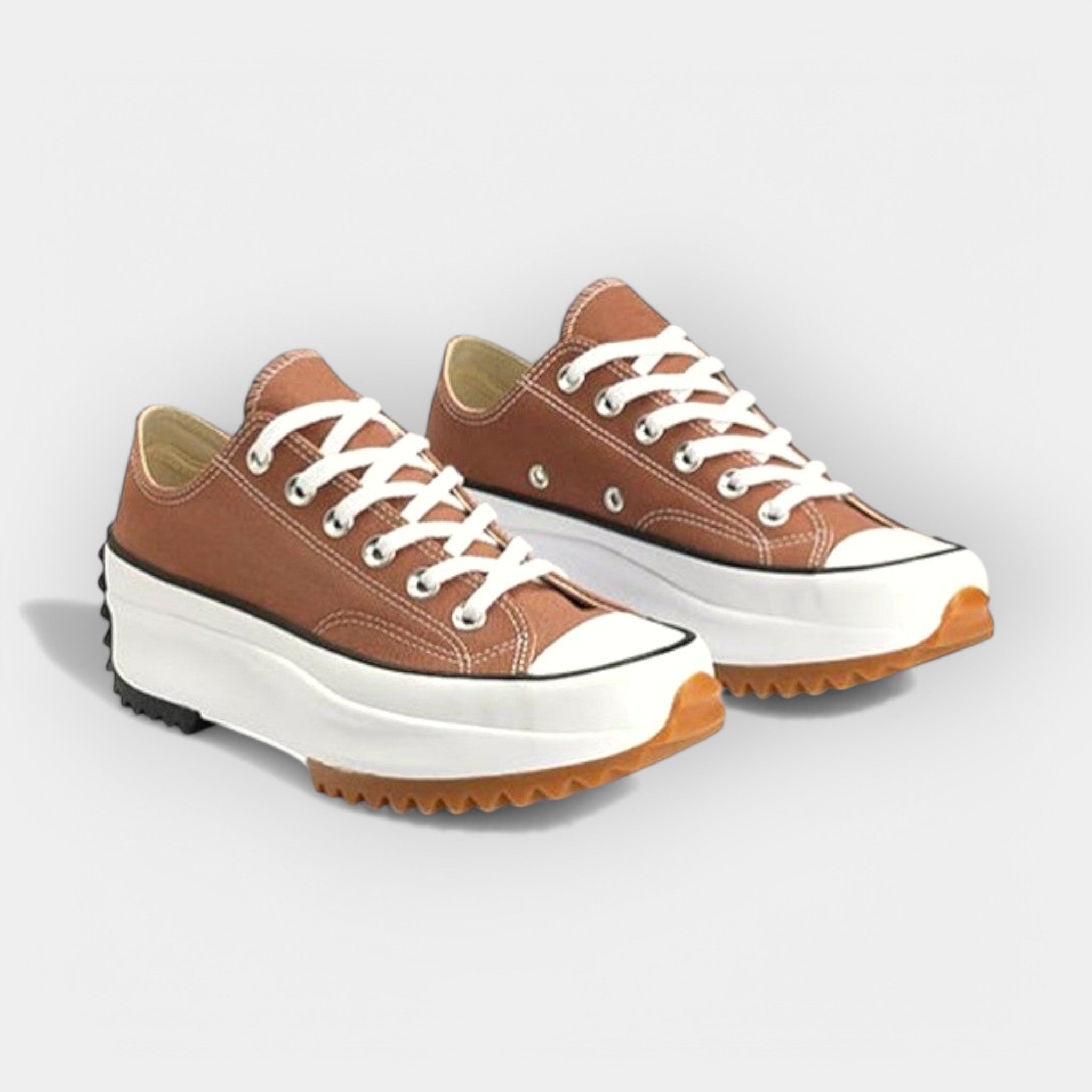 Zapatos deportivos modernos con suela gruesa