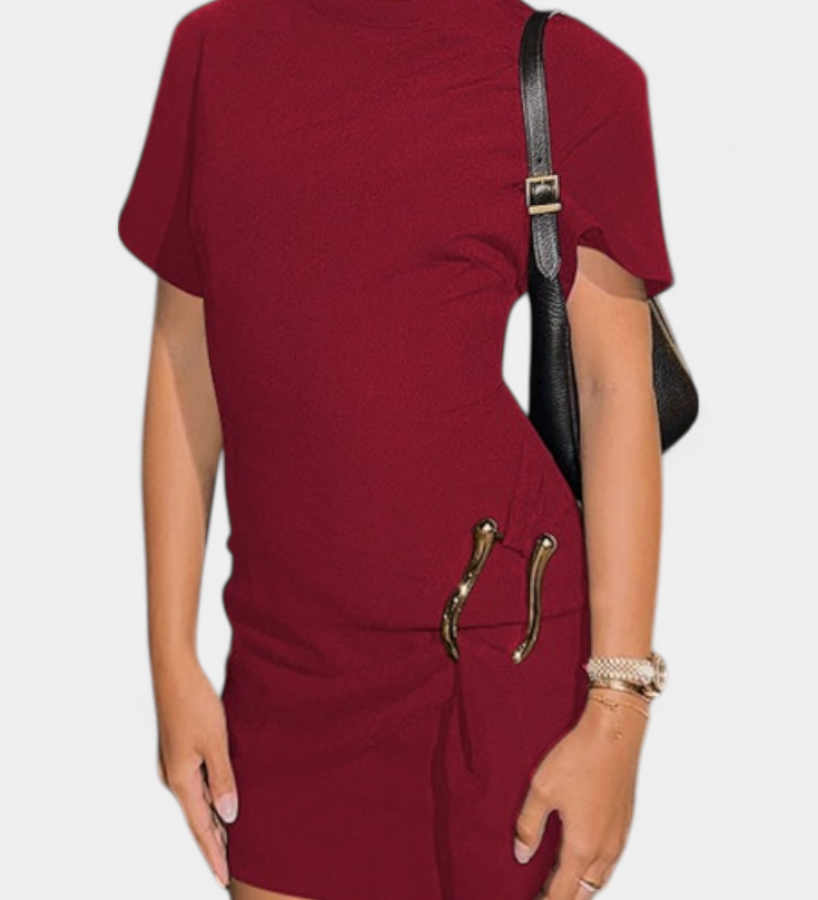 Vestido Mini Coraline con Cintura Drapada y Hebilla Dorada