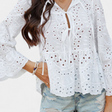 Top Bohemio Kayden de Encaje con Corte Fluido