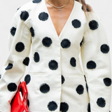 Clara Blazer de Cuello en V con Puntos Abullonados