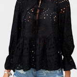 Top Bohemio Kayden de Encaje con Corte Fluido
