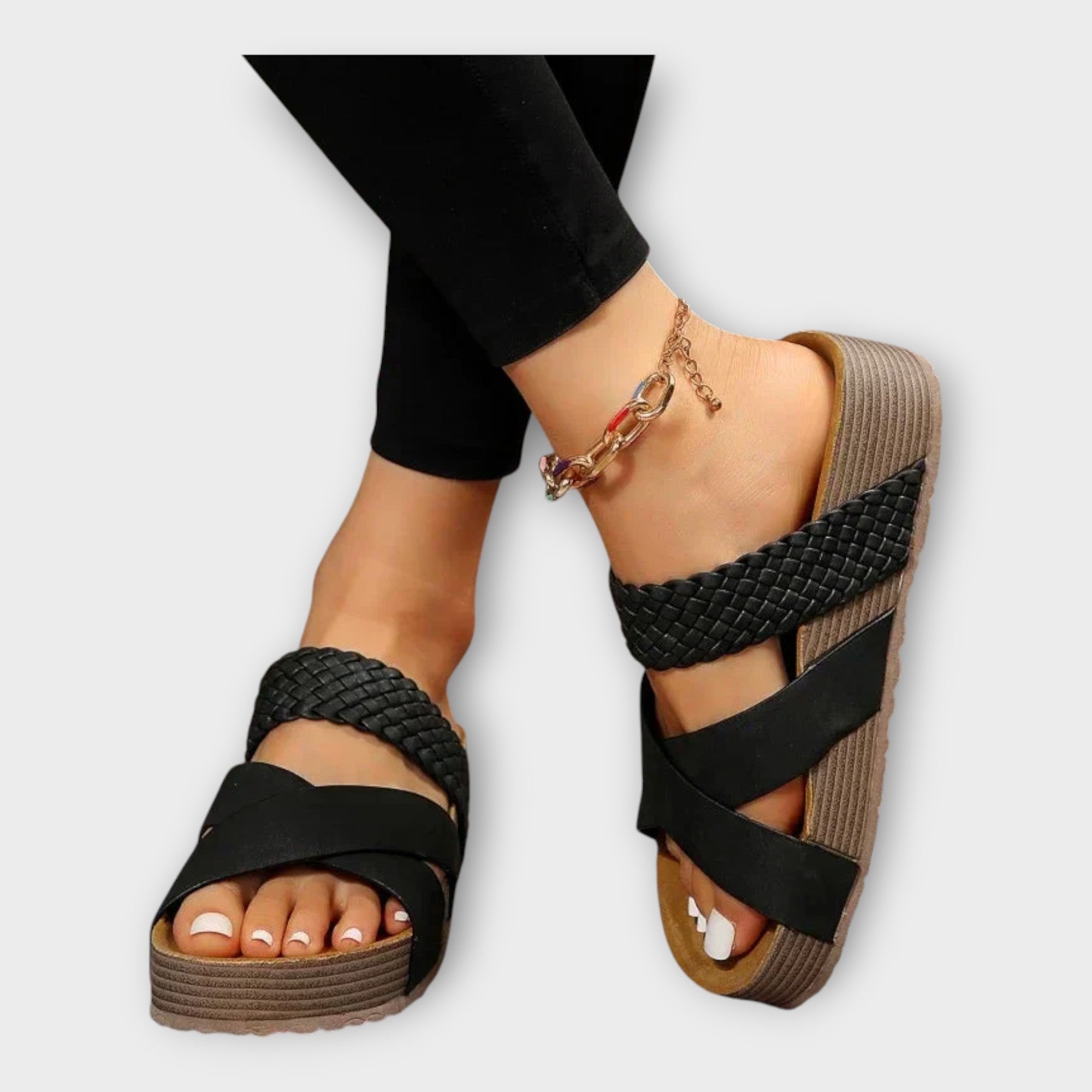 Plataformas con Detalles Trenzados y Tiras Anchas