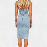 Vestido Janessa de Denim con Tirantes Ajustables y Abertura Frontal