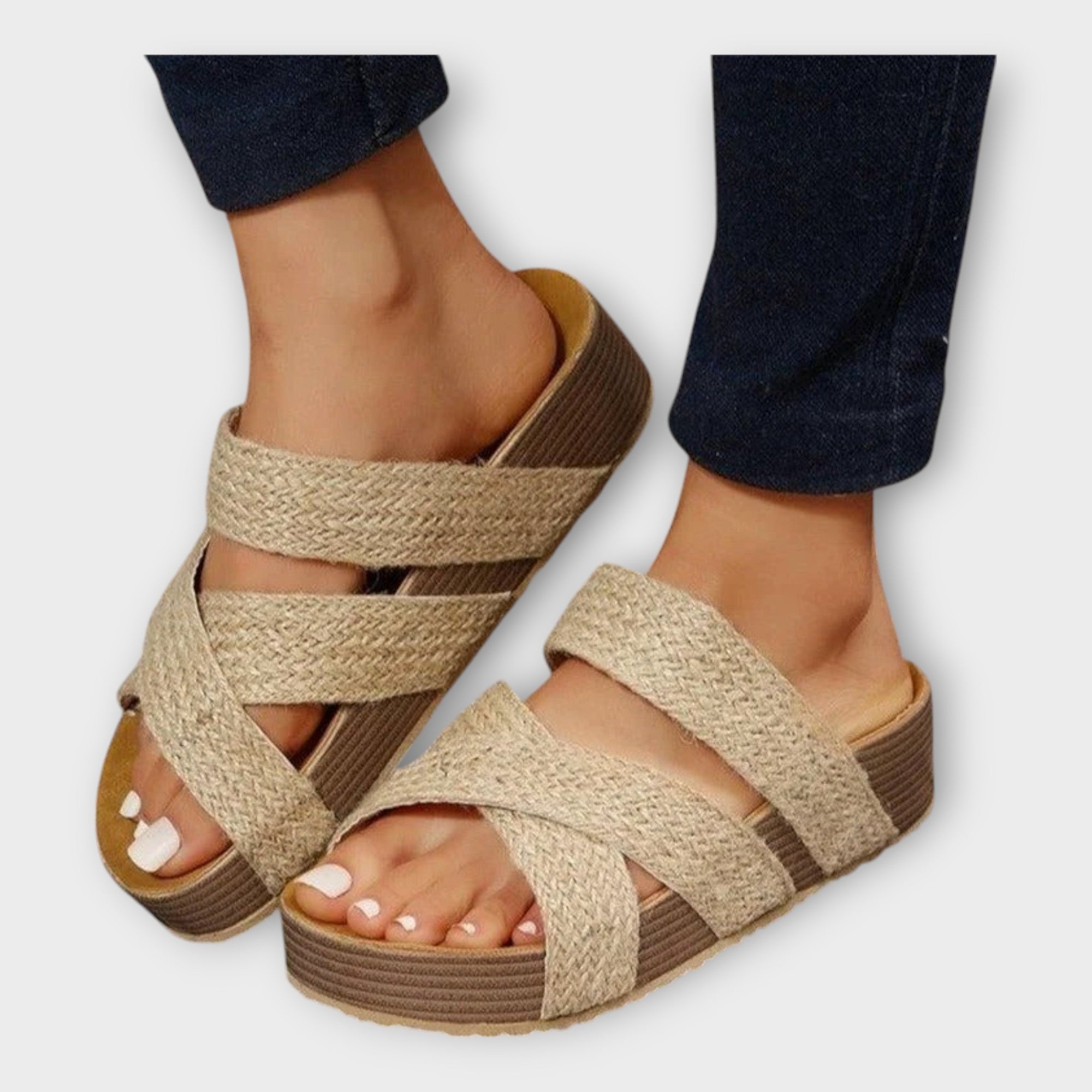 Plataformas con Detalles Trenzados y Tiras Anchas